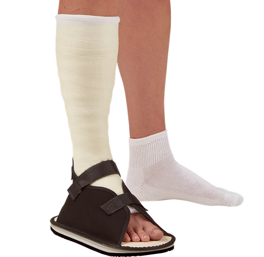 DeRoyal Black Canvas Cast Shoe