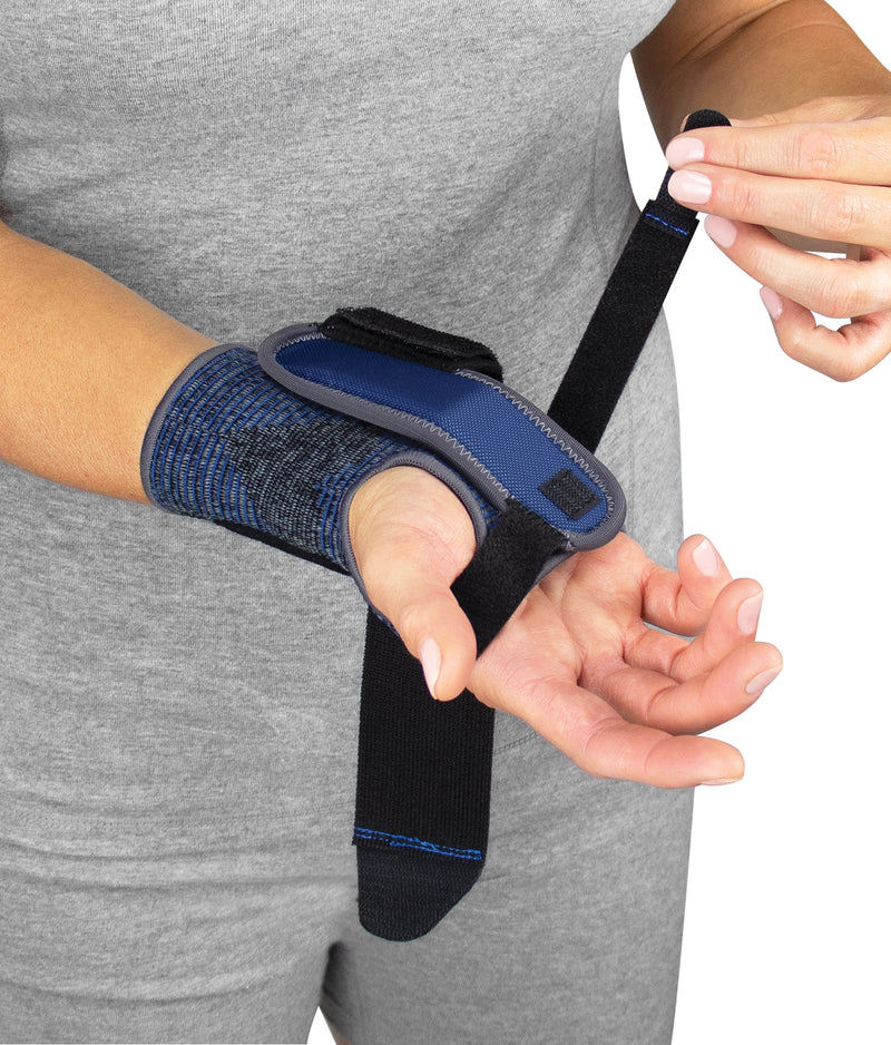 Load image into Gallery viewer, Mueller 3-in-1 Reversible Wrist Brace