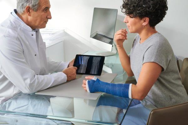 Load image into Gallery viewer, Delta-Lite Conformable Fiberglass Cast Tape
