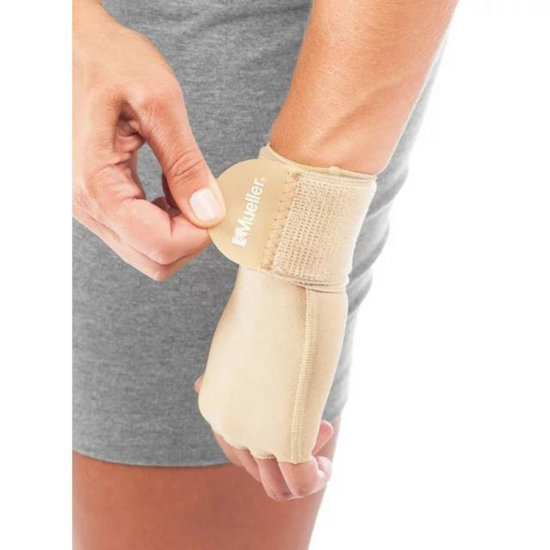 Load image into Gallery viewer, Mueller Compression &amp; Support Glove, Single
