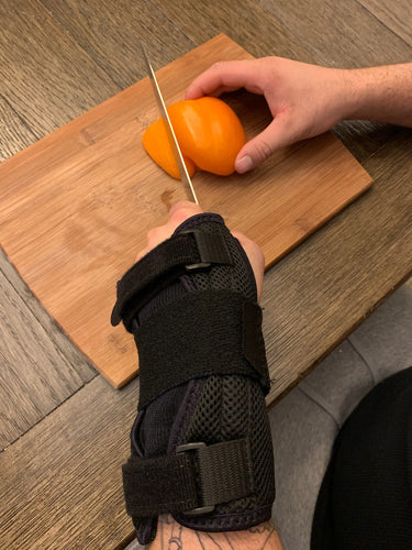 Load image into Gallery viewer, Blue Jay Deluxe Wrist Brace for Carpal Tunnel
